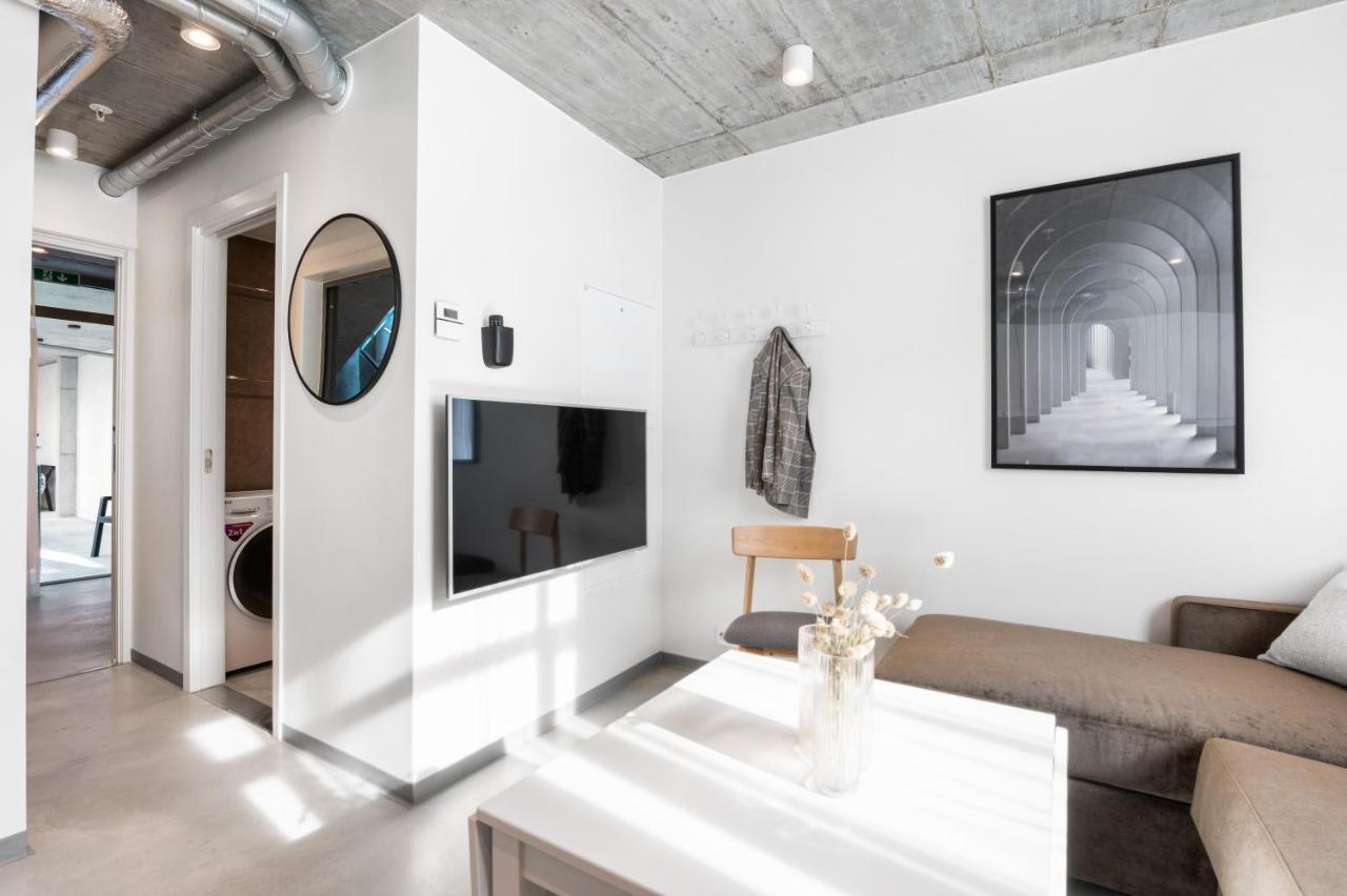 One-Bedroom Apartment,1056068869:JPEG