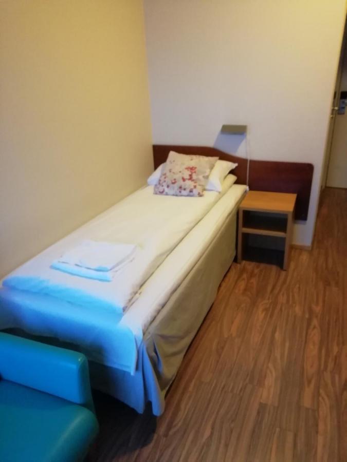 Budget Single Room,1065353536:JPEG
