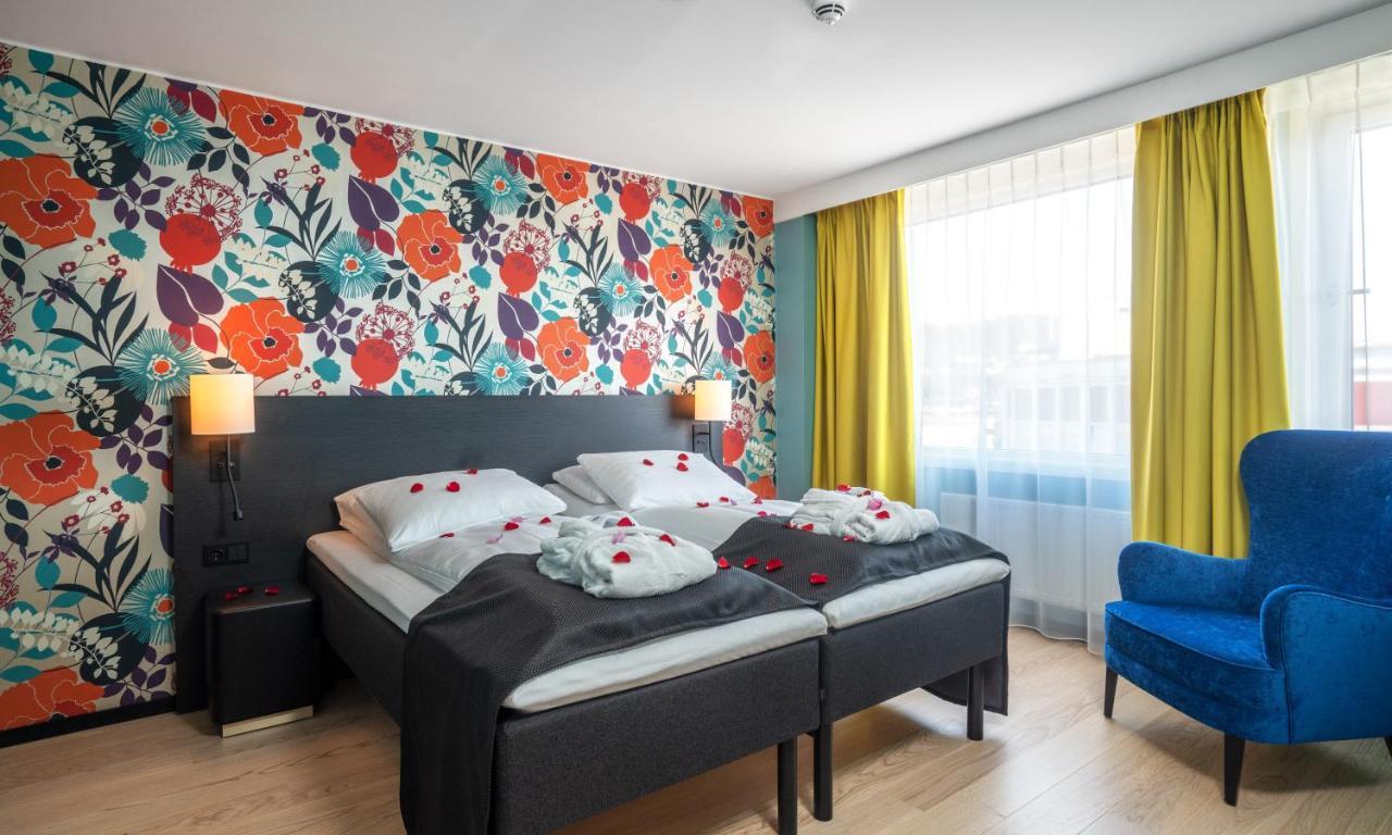 Suite,1073888584:JPEG