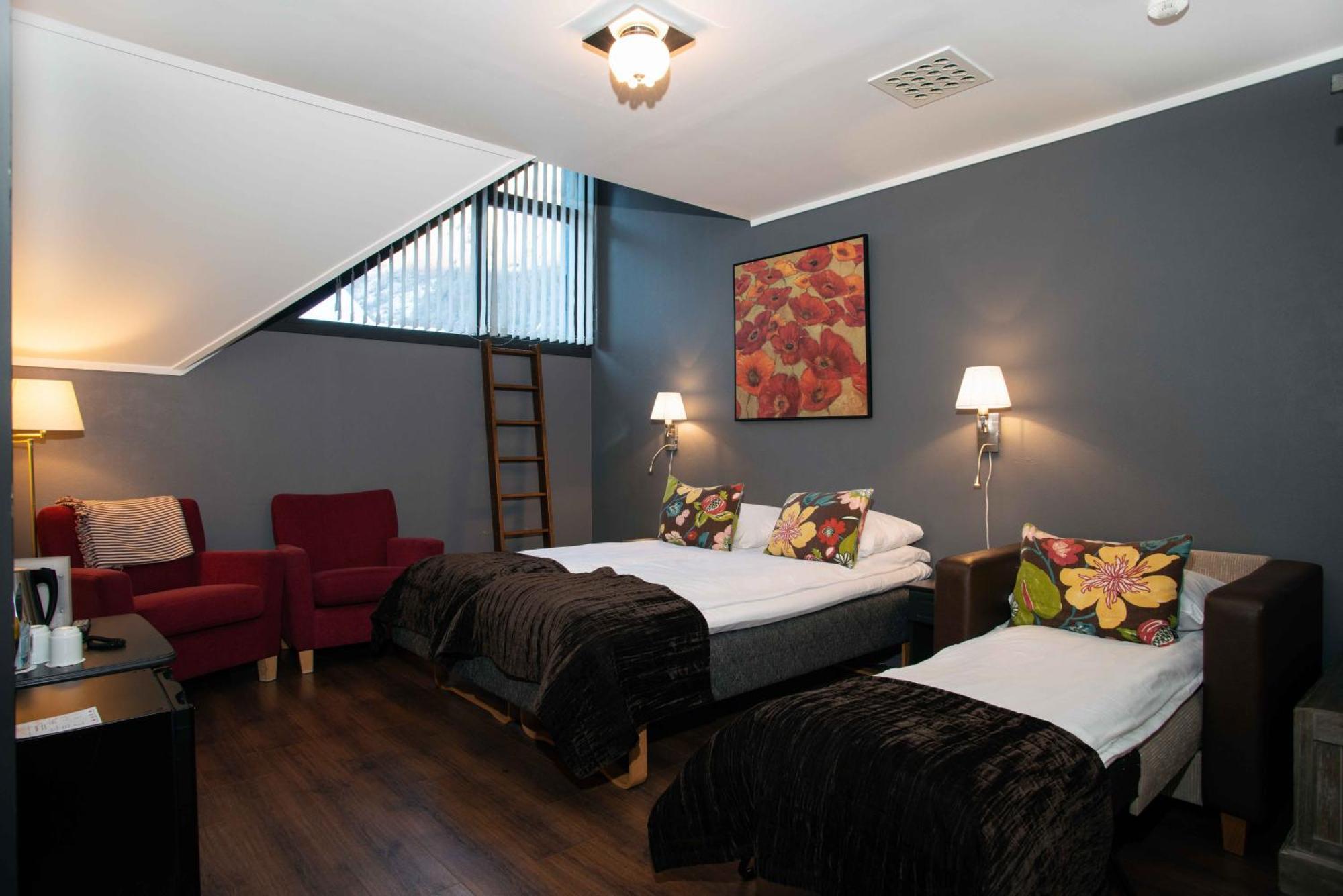 Economy Family Room,1656181666:JPEG