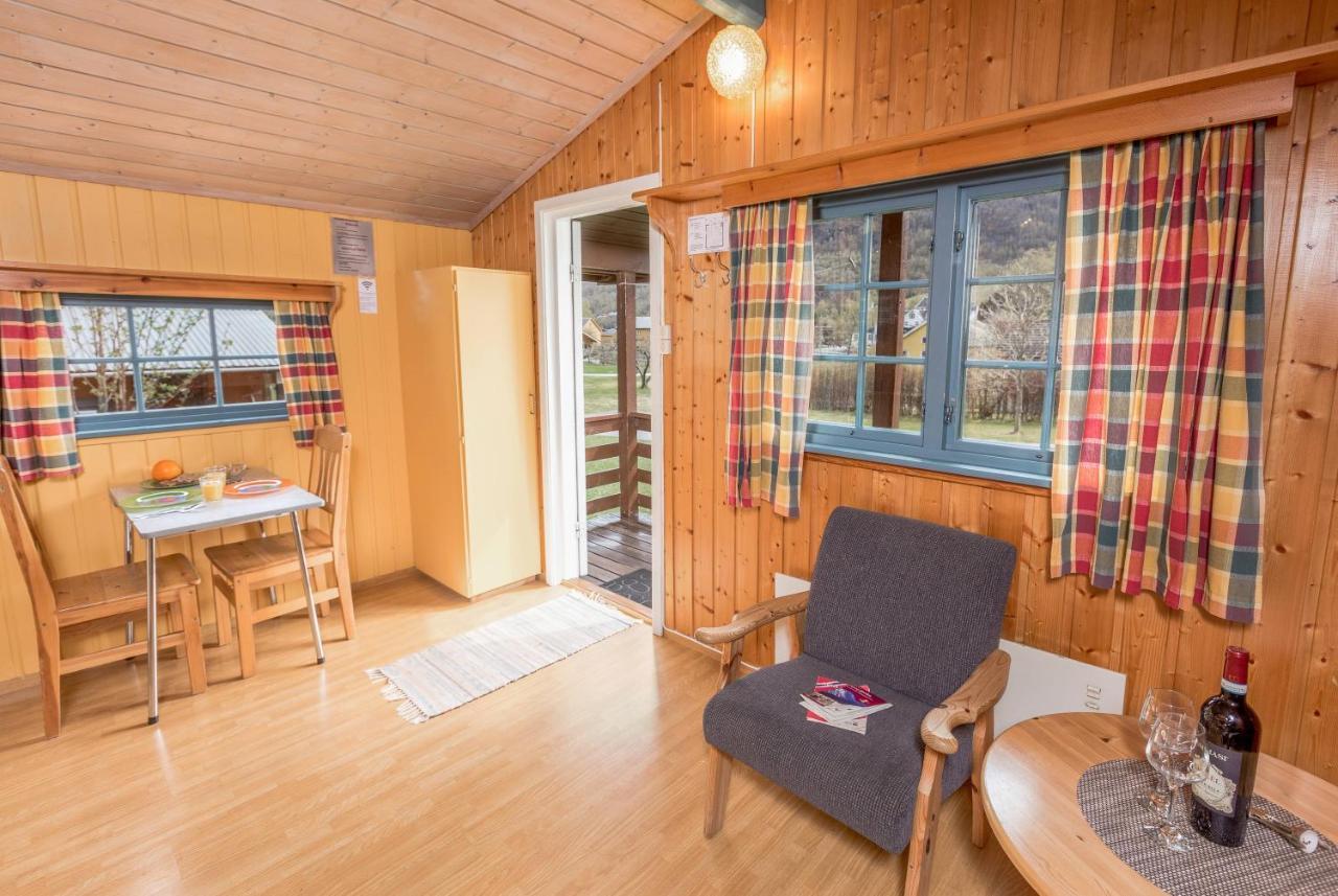 Cottage,1172662650:JPEG