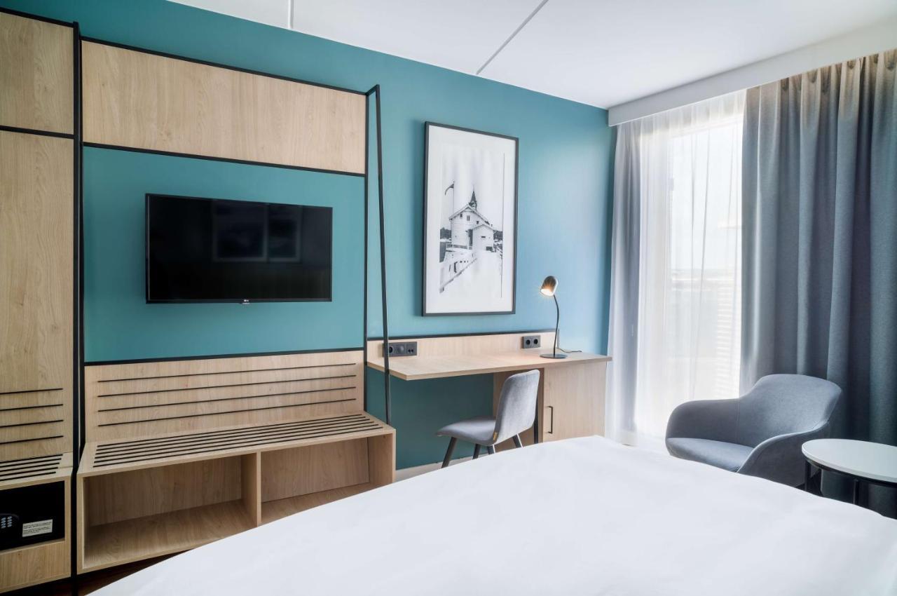 Superior Zimmer mit Blick auf die Startbahn