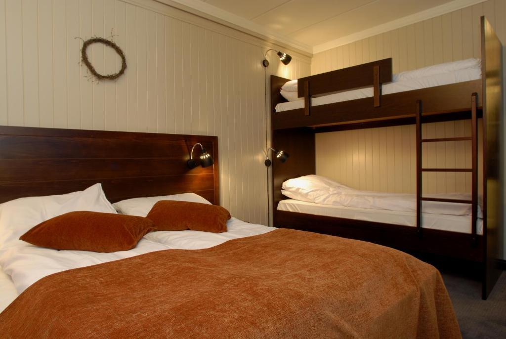 Superior Family Room,31253468:JPEG