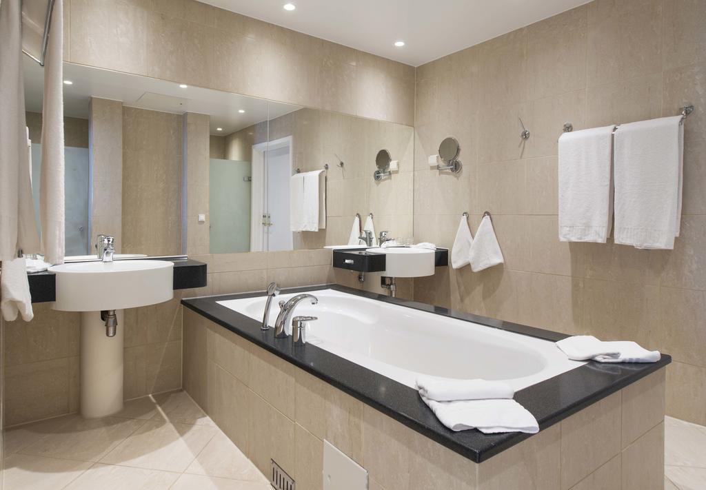 Suite,215404430:JPEG