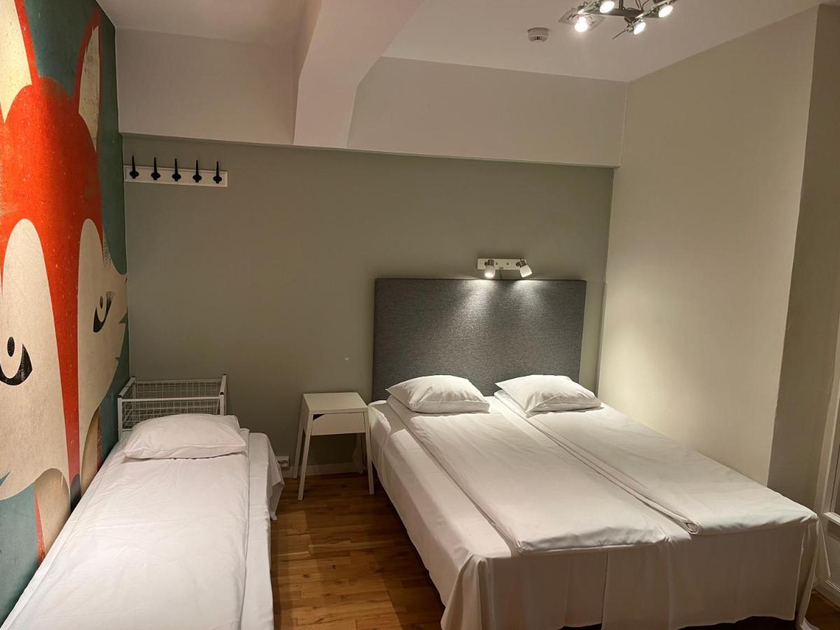 Triple Room Bathroom,1314686491:JPEG