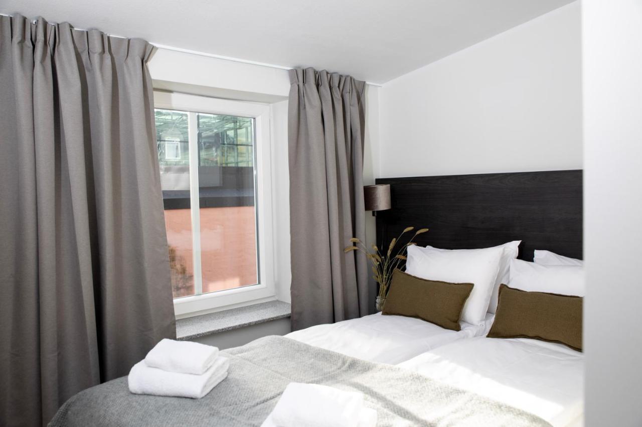 Spacious Room,1365190634:JPEG