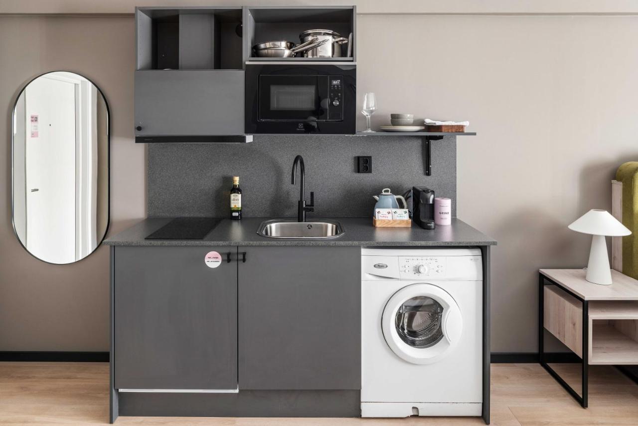 Large Studio with Kitchenette and Sofa Bed