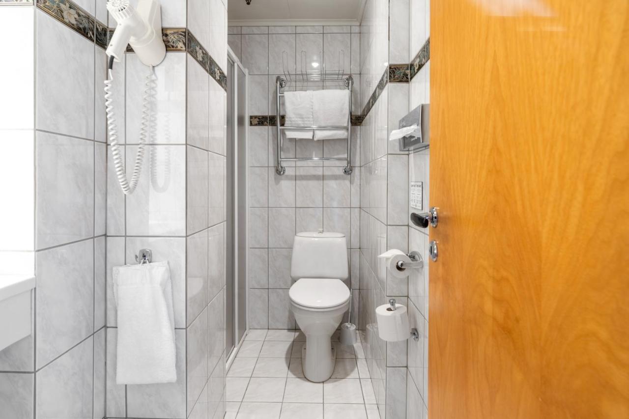 Standard Single Room,1414075523:JPEG