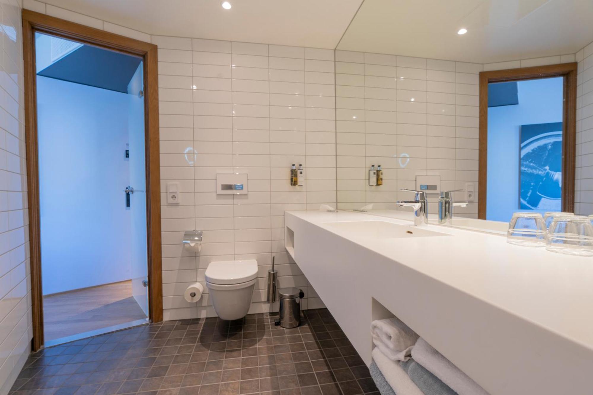 Family Room,1672592604:JPEG