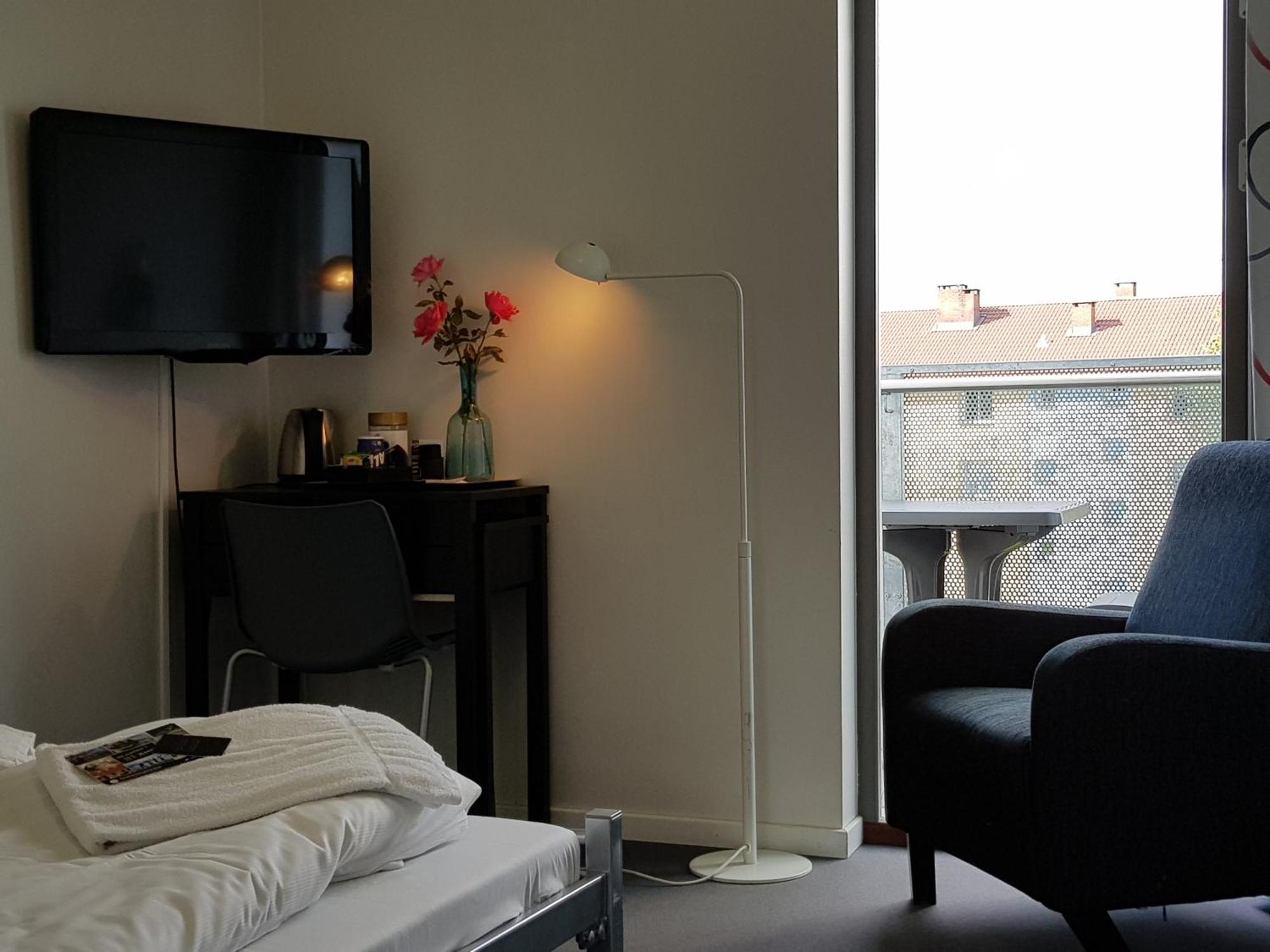 Twin Room,1531819087:JPEG