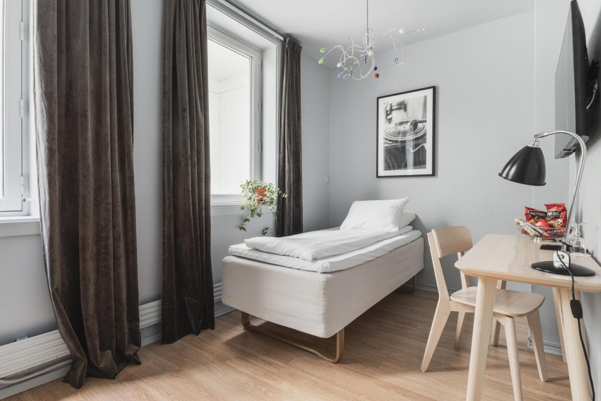 Standard Single Room,1583654348:JPEG