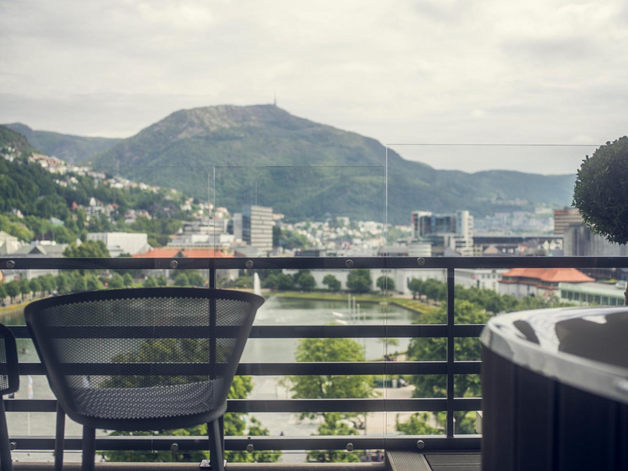 Norway Suite with Sauna and Jacuzzi