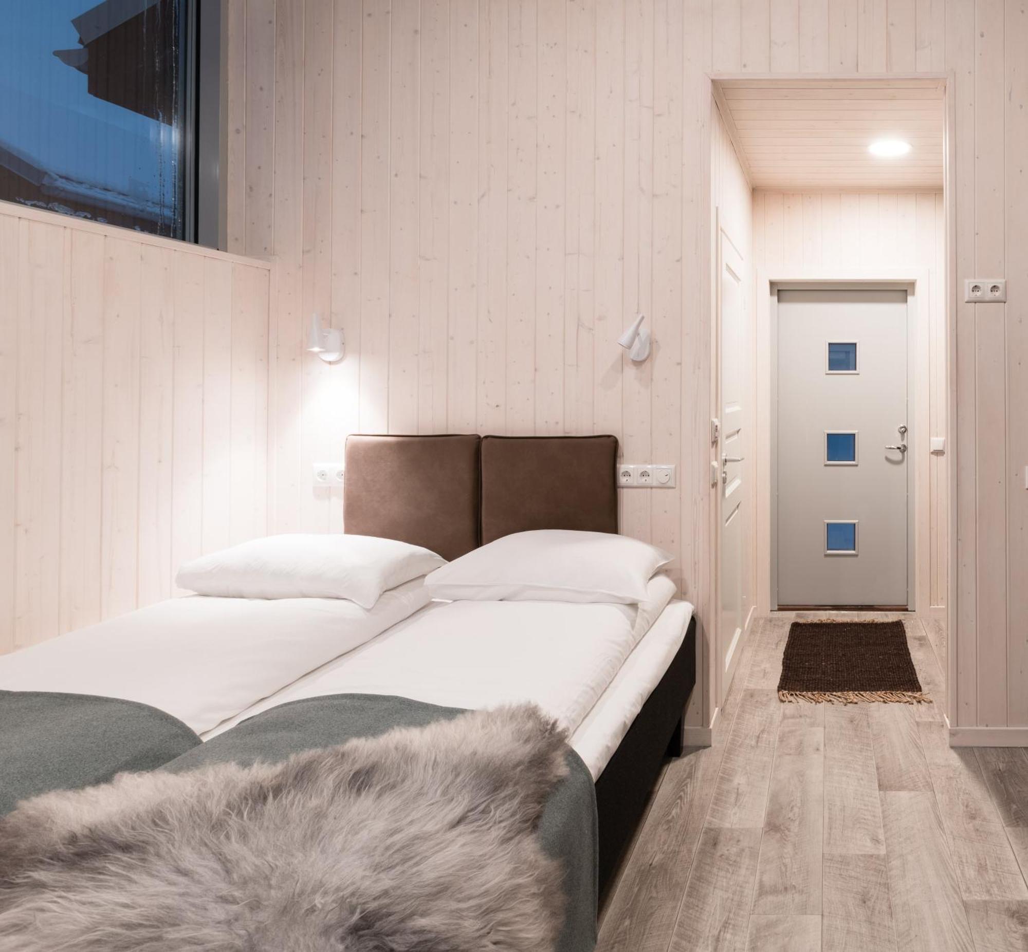Explorer Cabin-River view,1567330451:JPEG