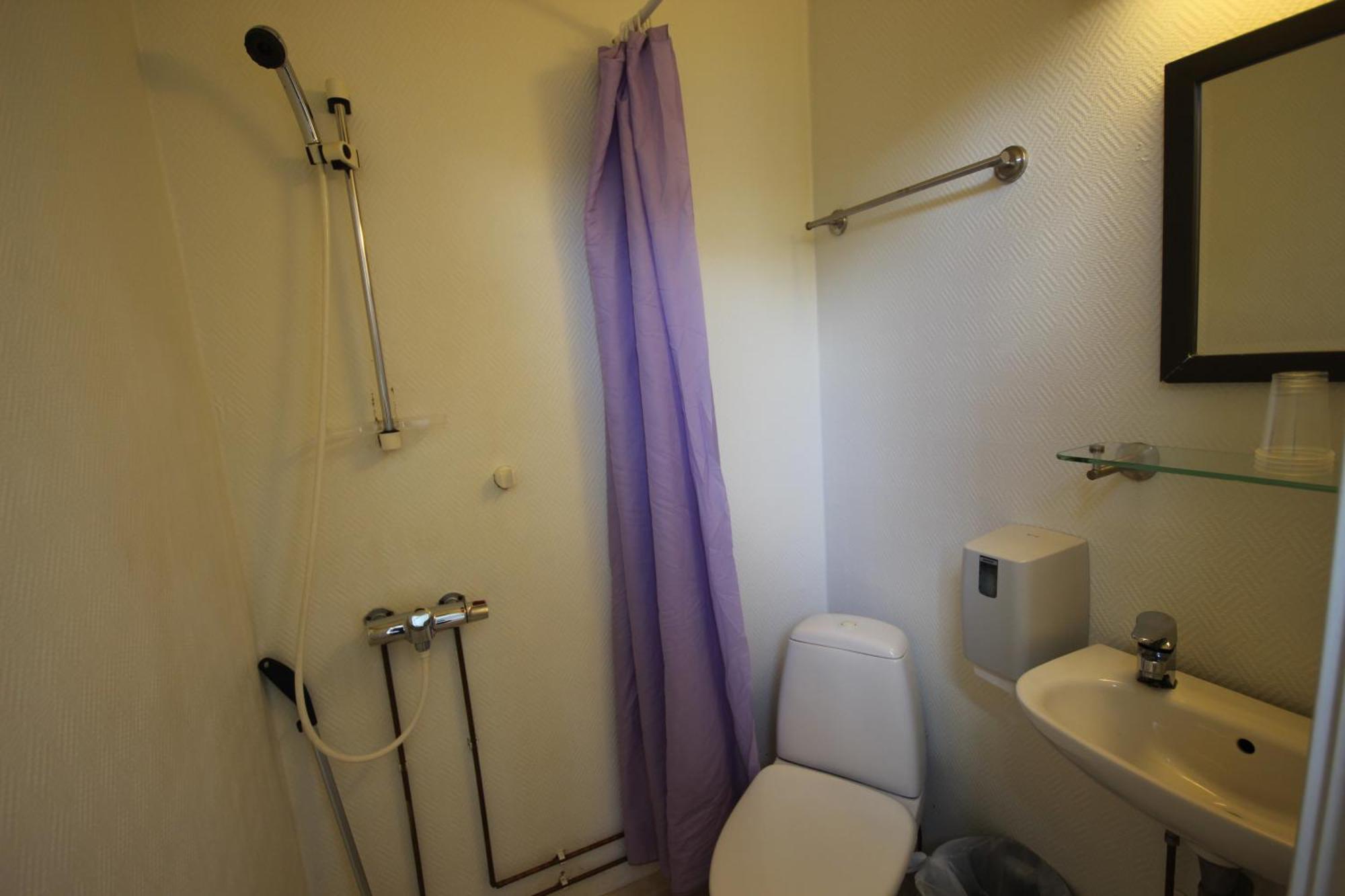 Family Room Private Bathroom