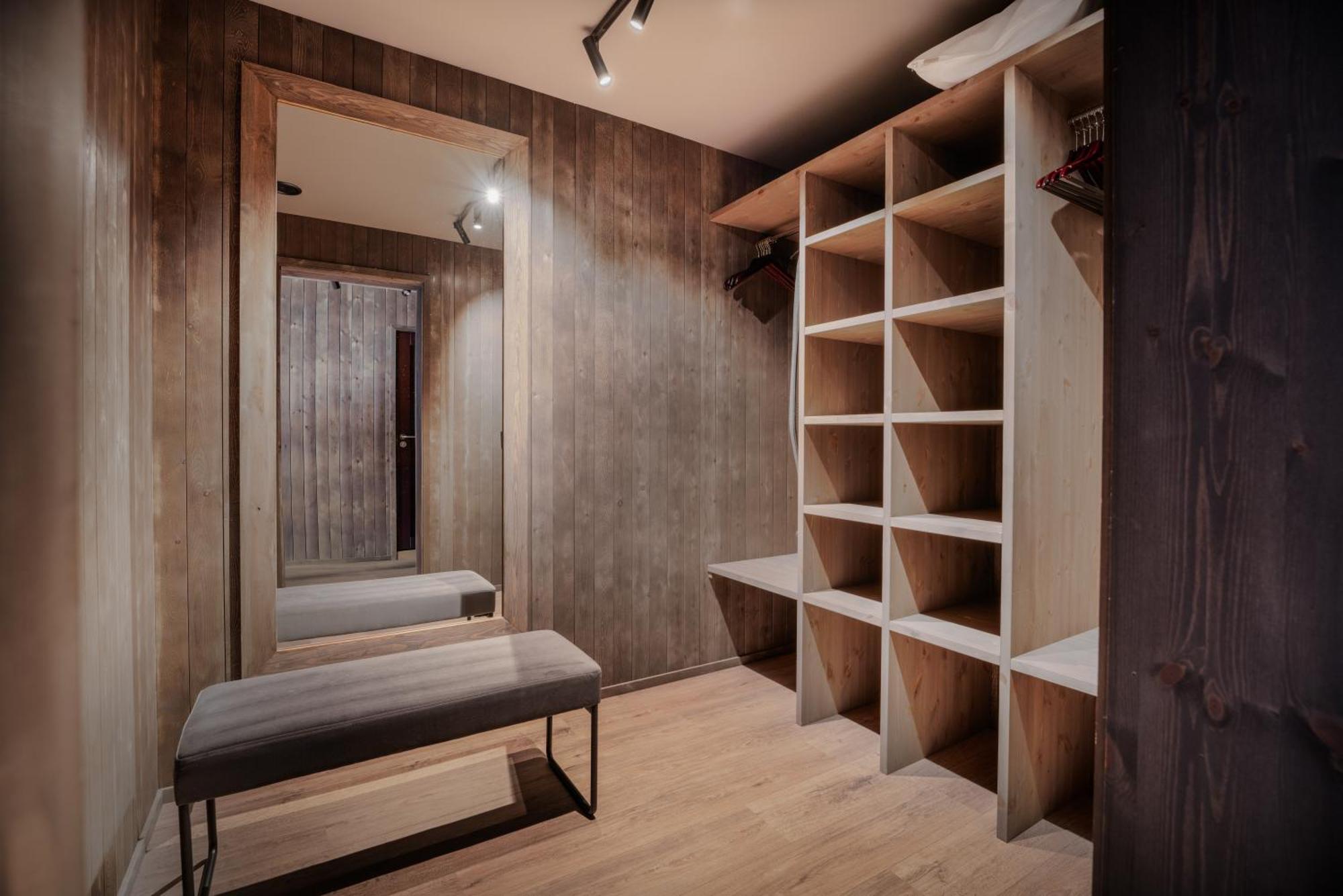 Suite with Mountain View,1620207128:JPEG