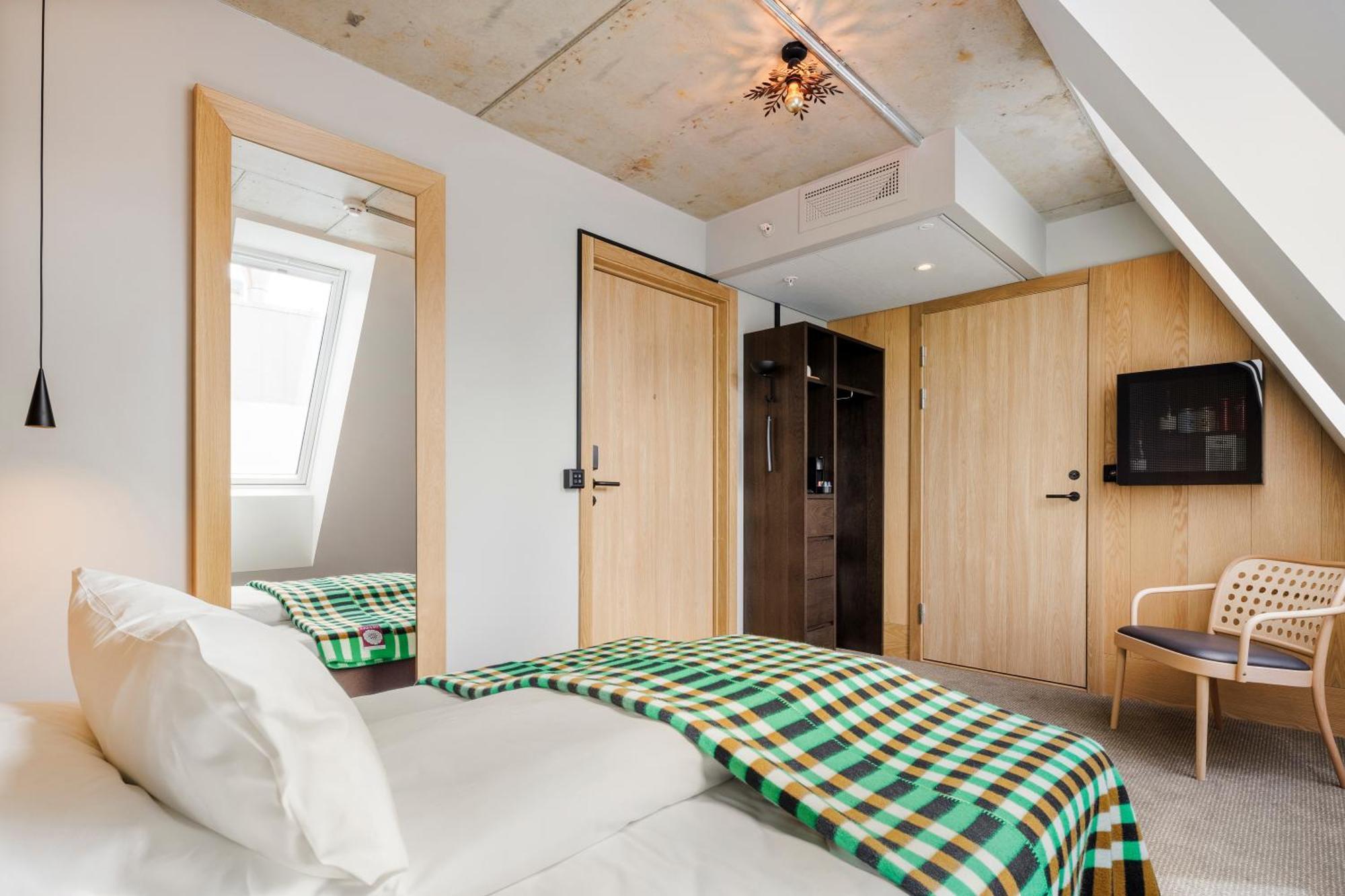 Single Room,1636696037:JPEG