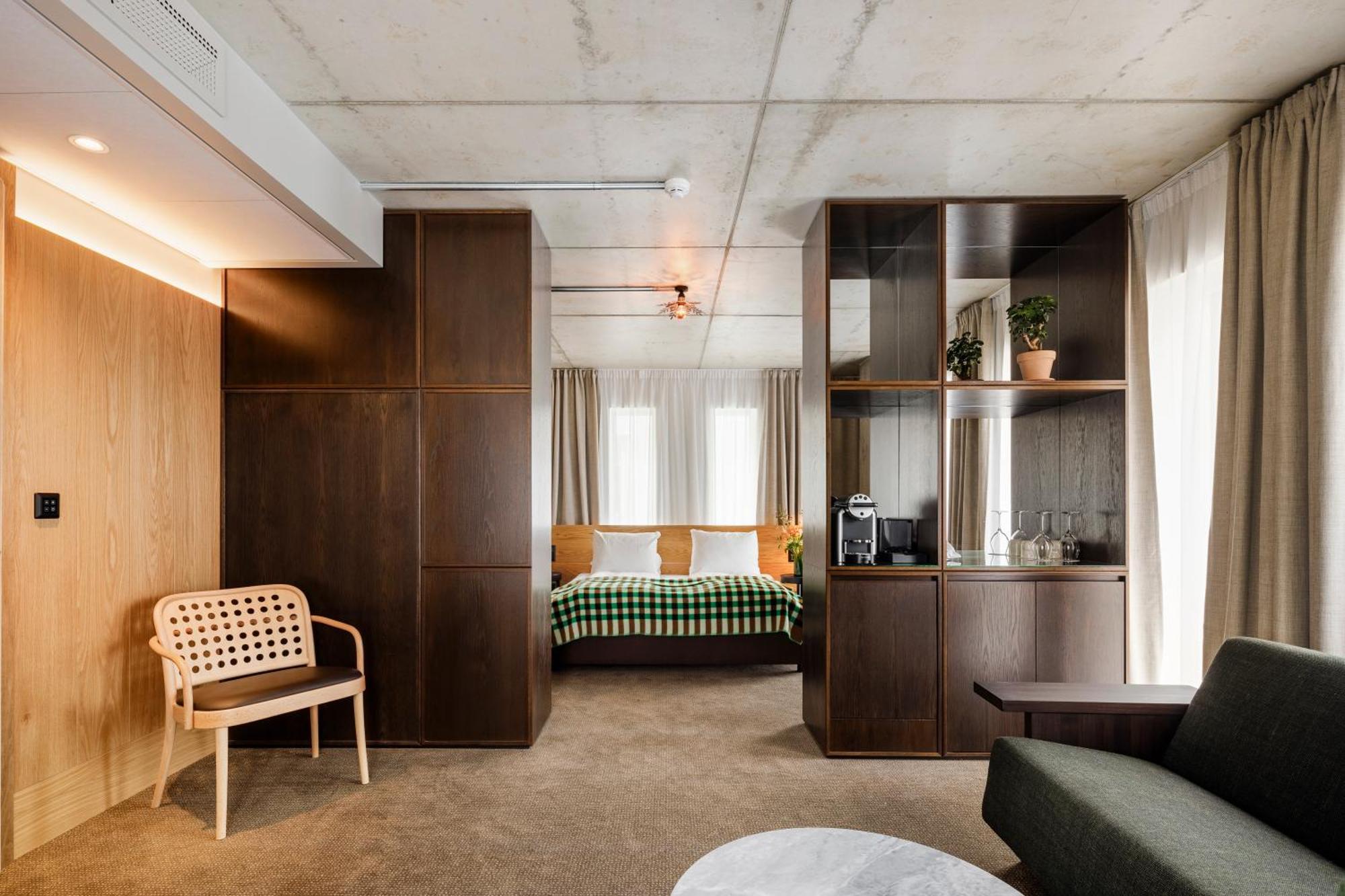 Junior Suite,1636696053:JPEG