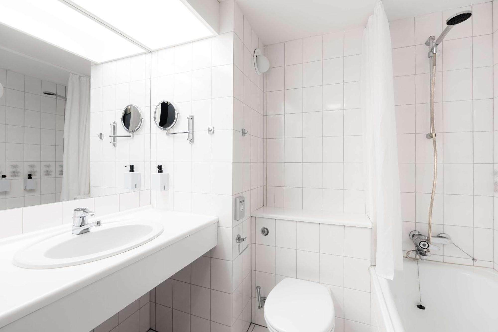 Family Room,1649887616:JPEG