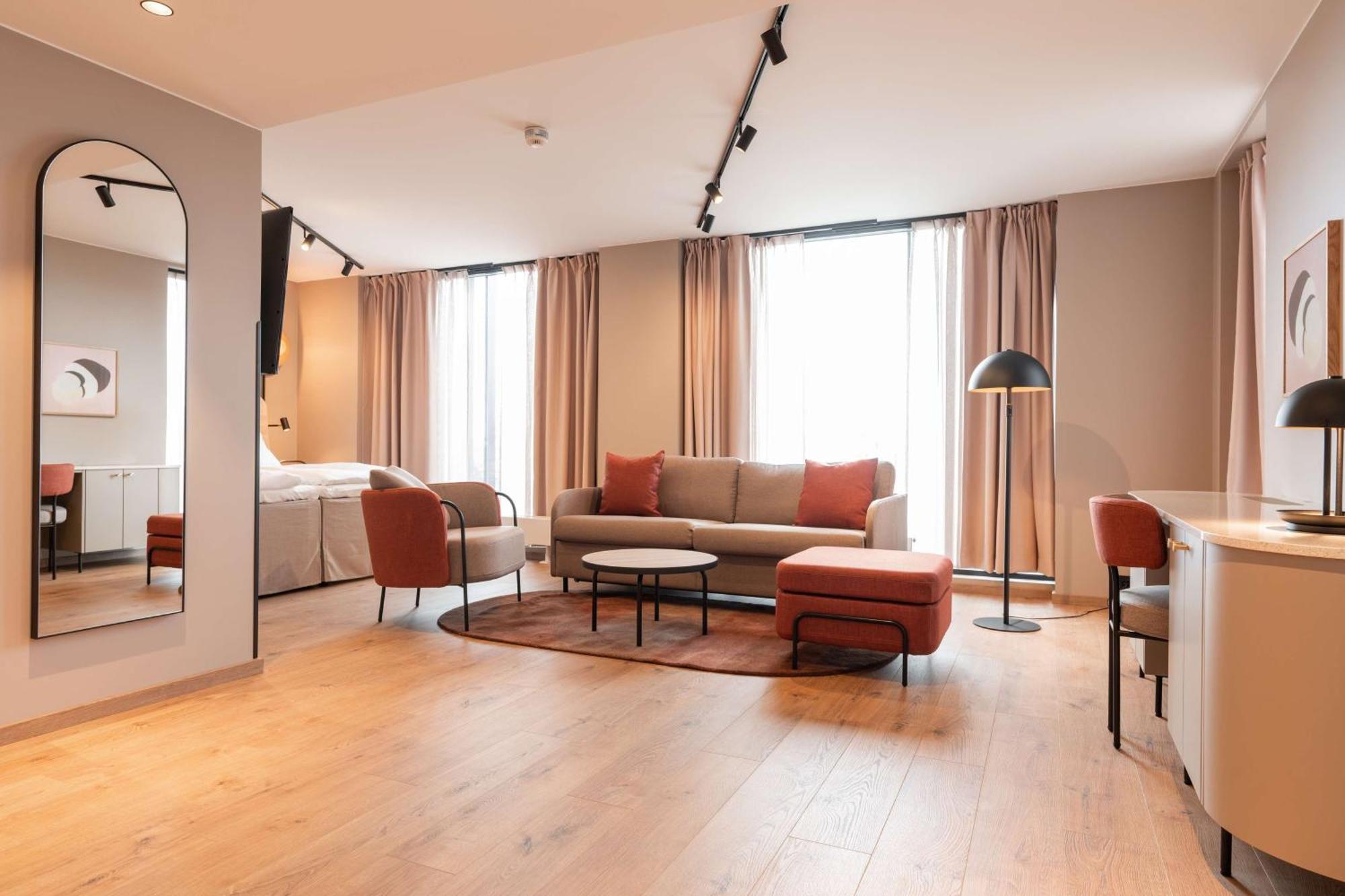 Junior Suite,1649888049:JPEG