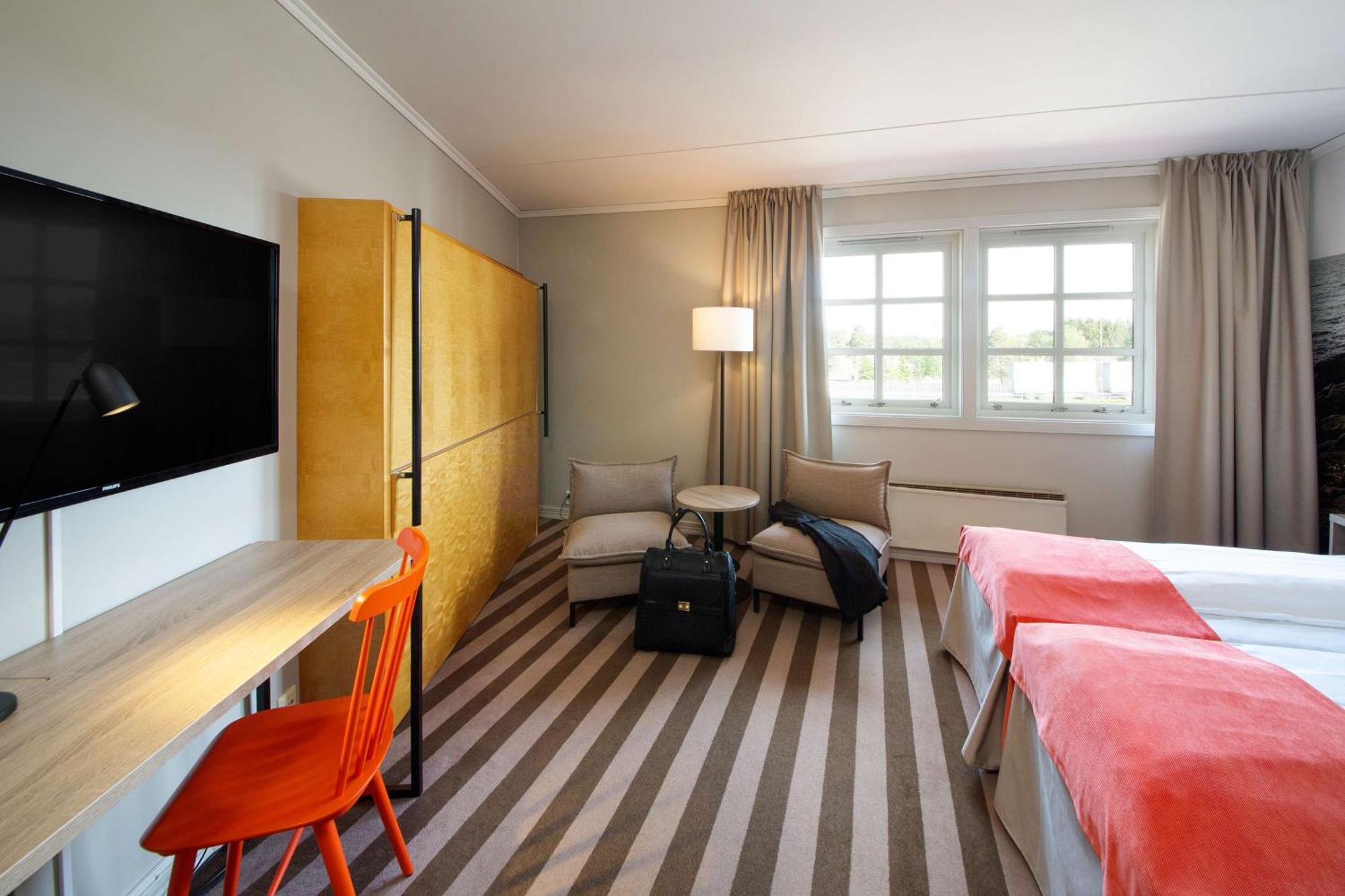 Family Room,1651166768:JPEG