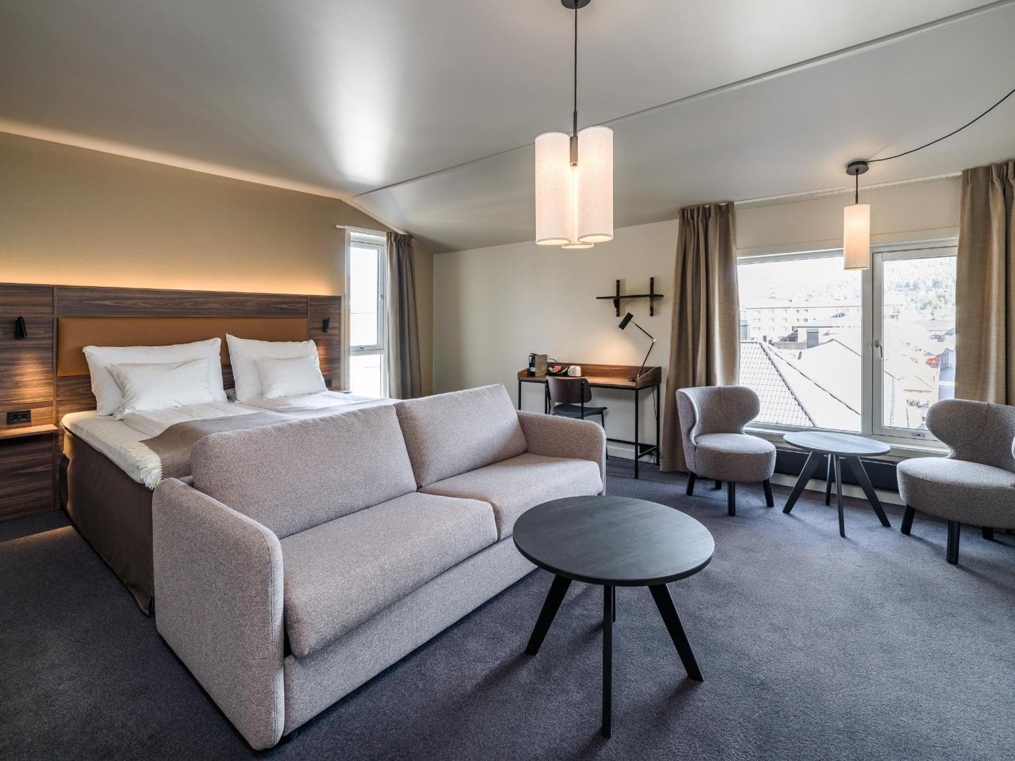 Family Room,1663742090:JPEG