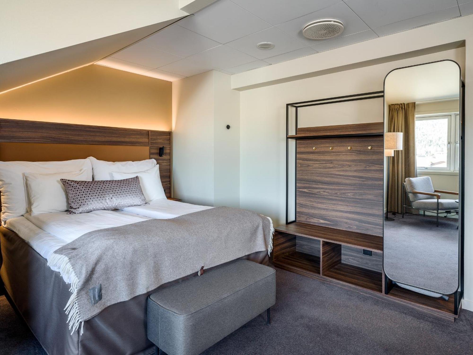 Deluxe Double Room,1663742090:JPEG