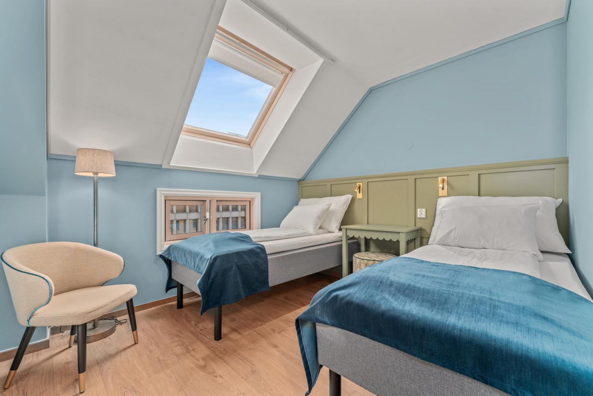 Twin Room,1676727784:JPEG