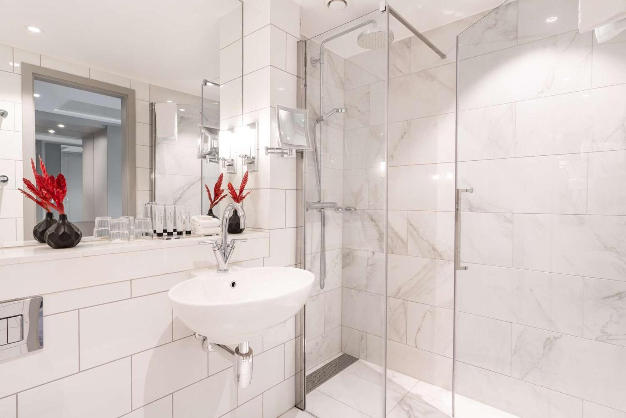 Grand Petite Queen,1668046912:JPEG