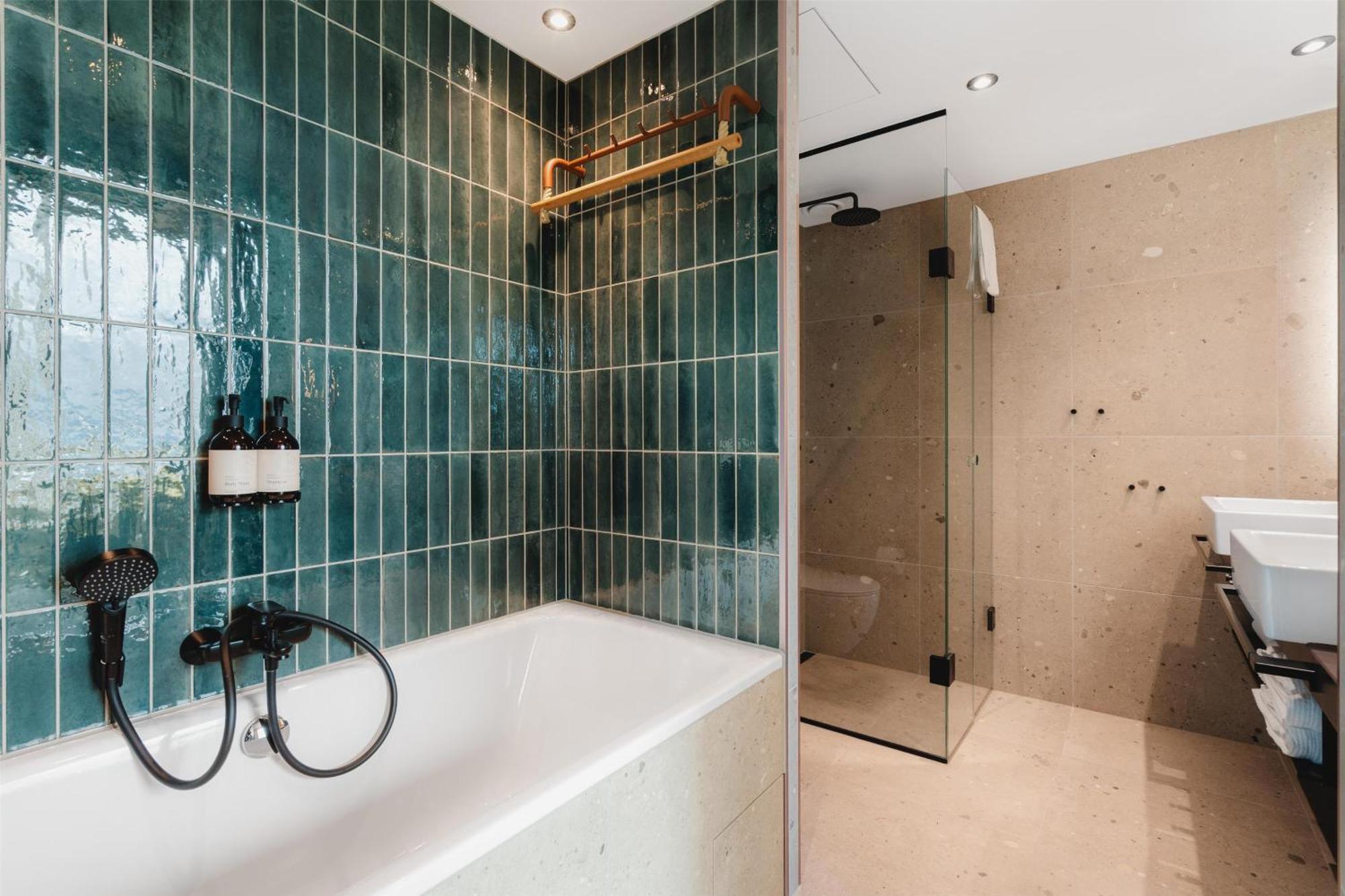 Master Suite,1689098005:JPEG