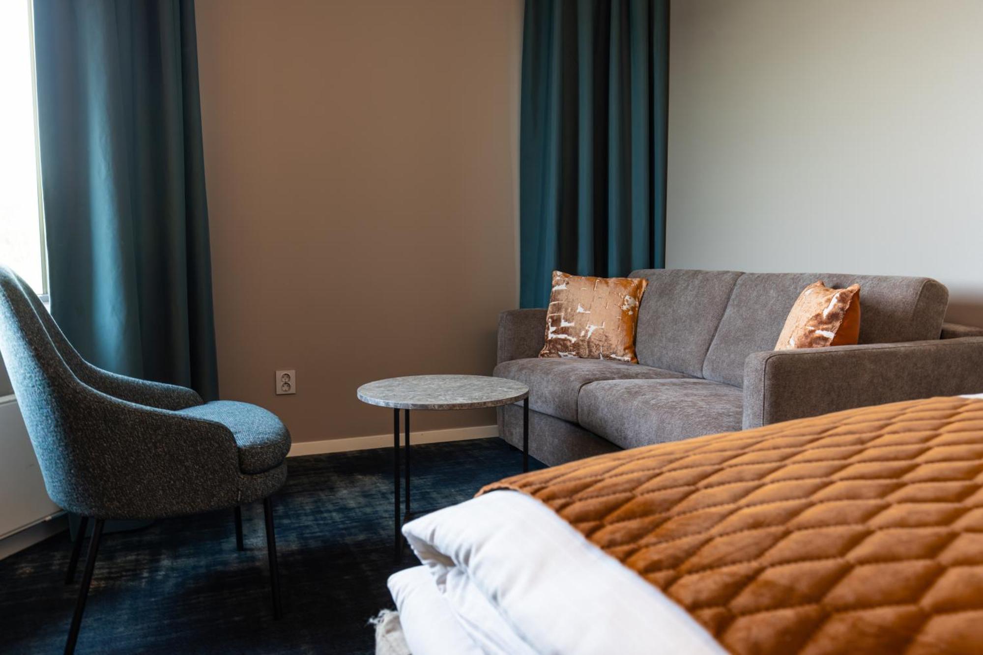 Family Room,1697804319:JPEG