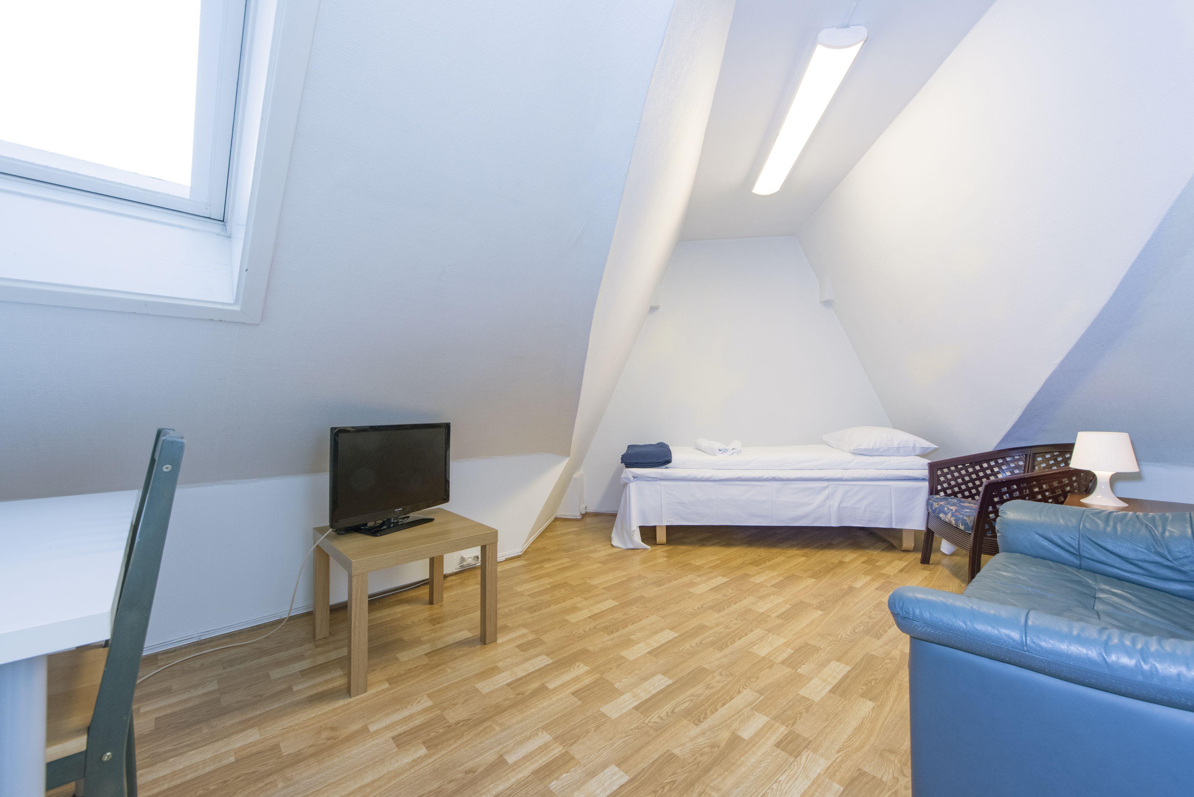 Economy Twin Room with Shared Bathroom