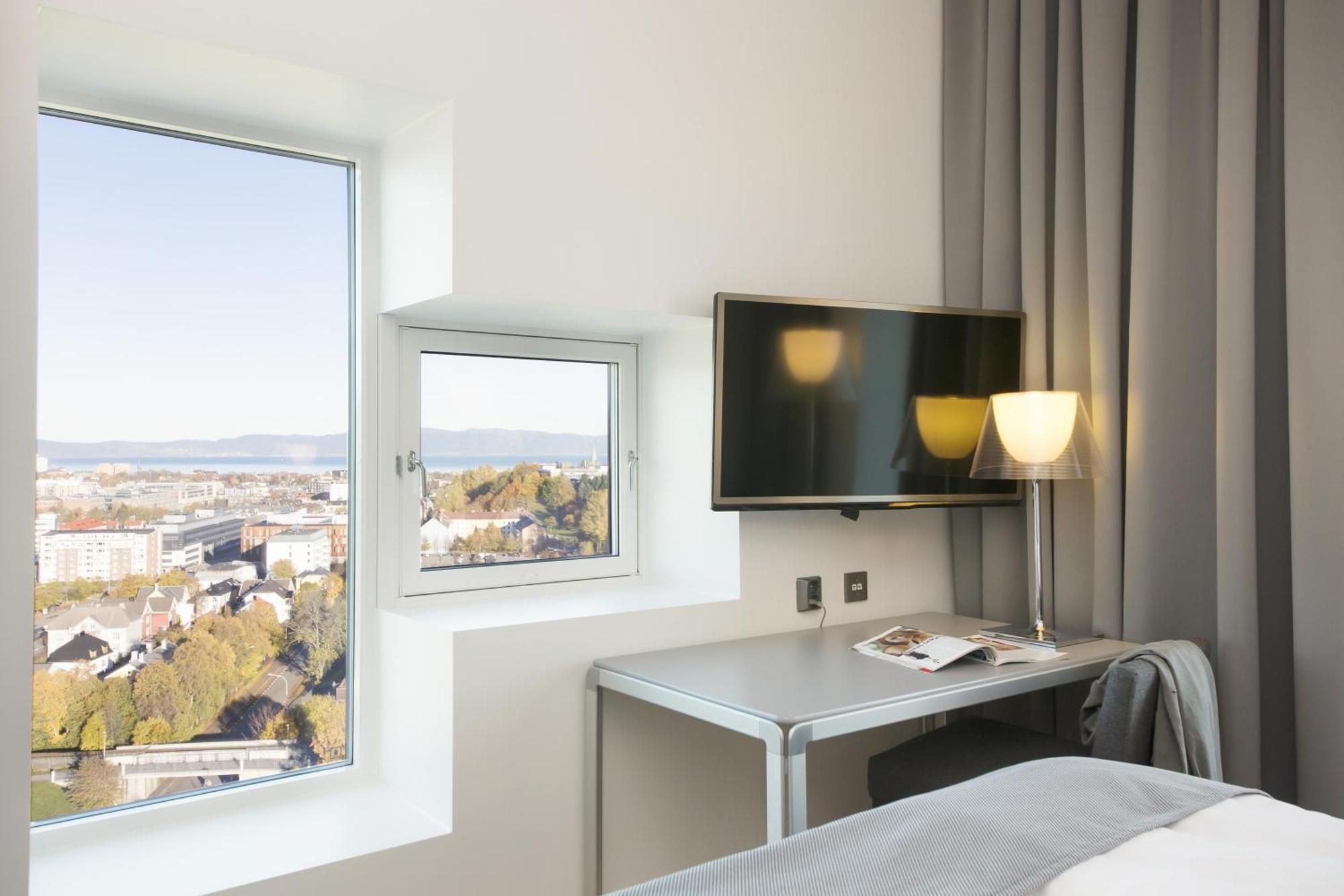 Queen Room,1756542677:JPEG