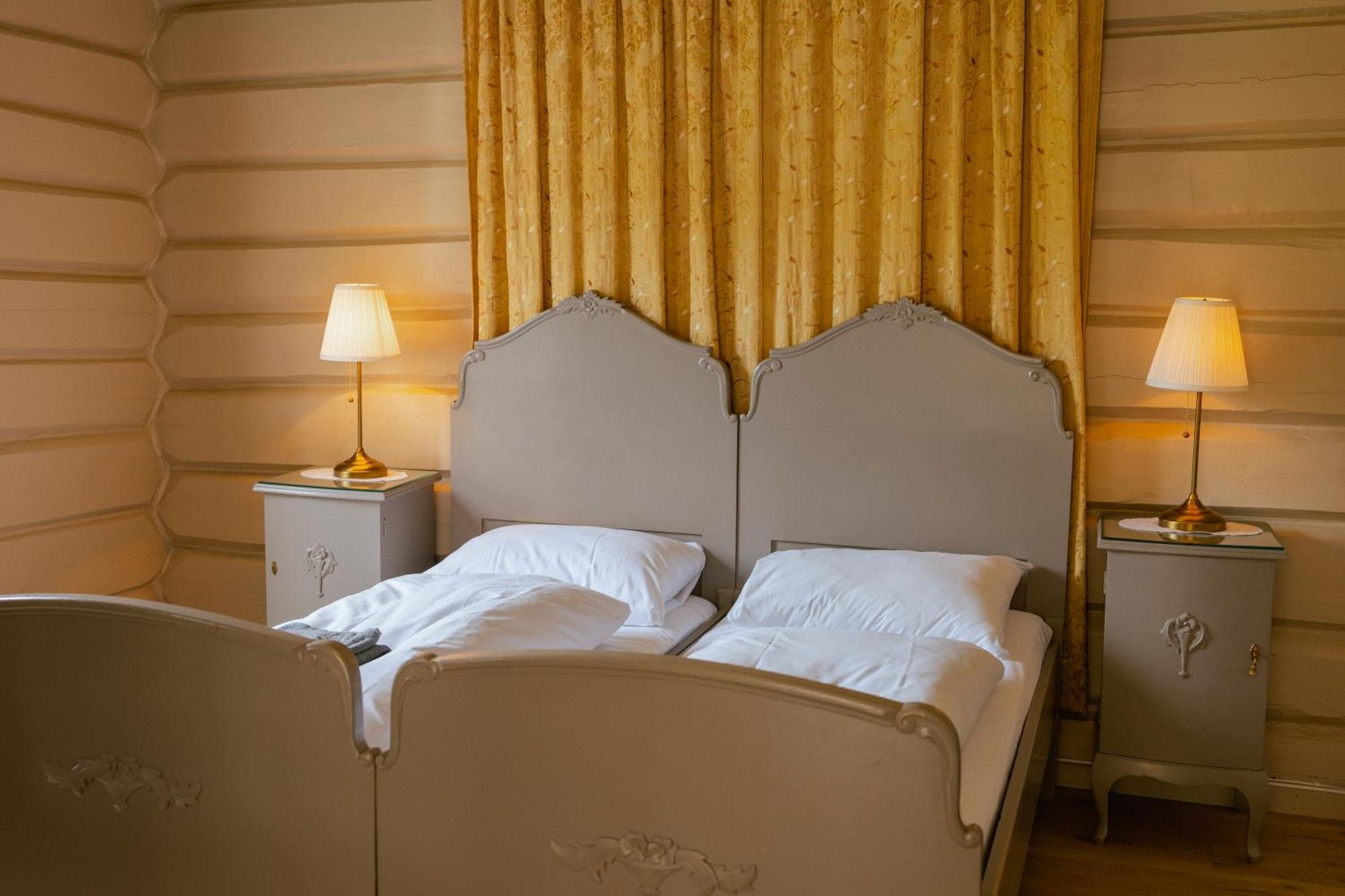 Double or Twin Room Private Bathroom