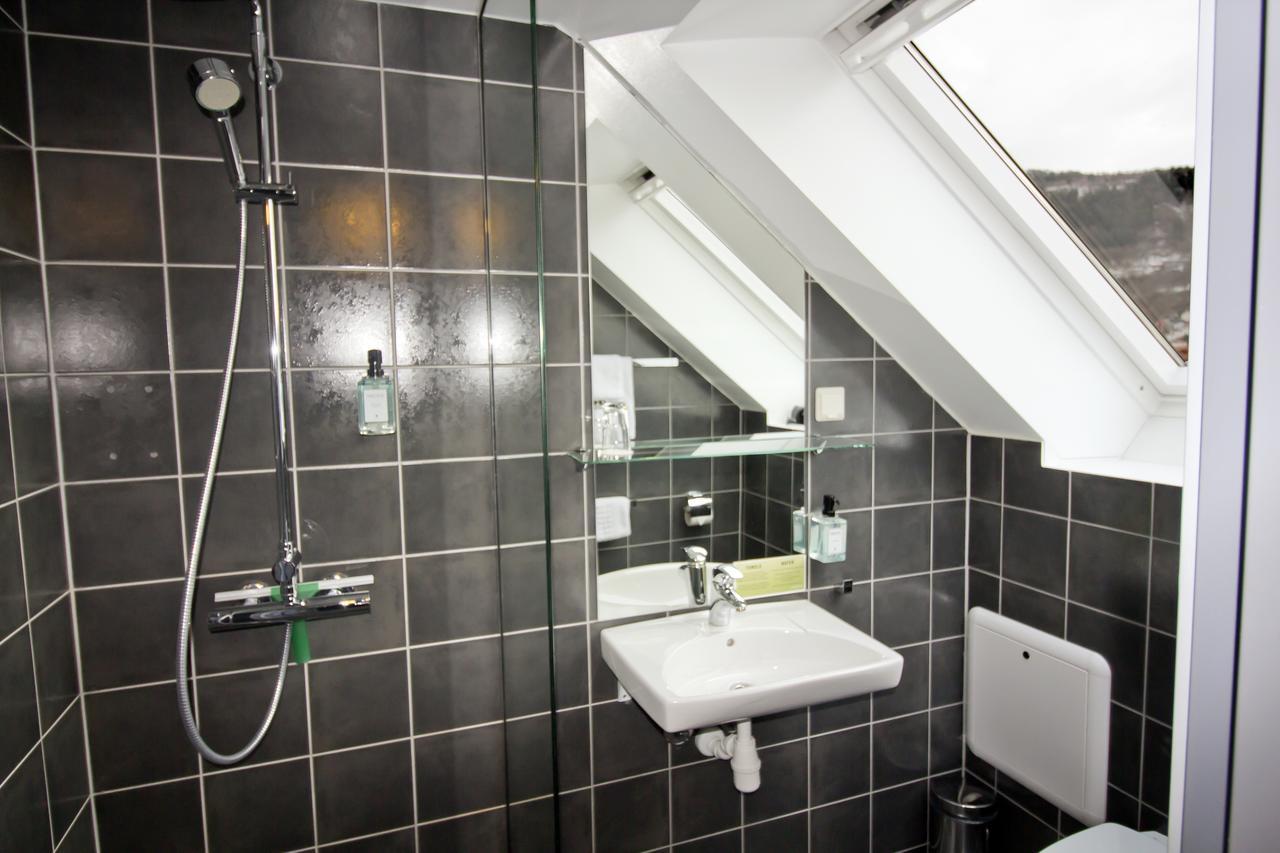 Single Room,1704934983:JPEG