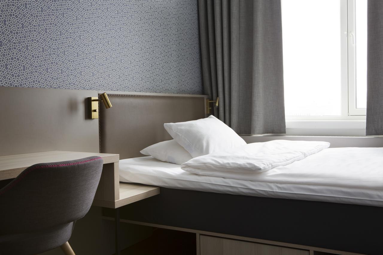 Compact Double Room,559228491:JPEG