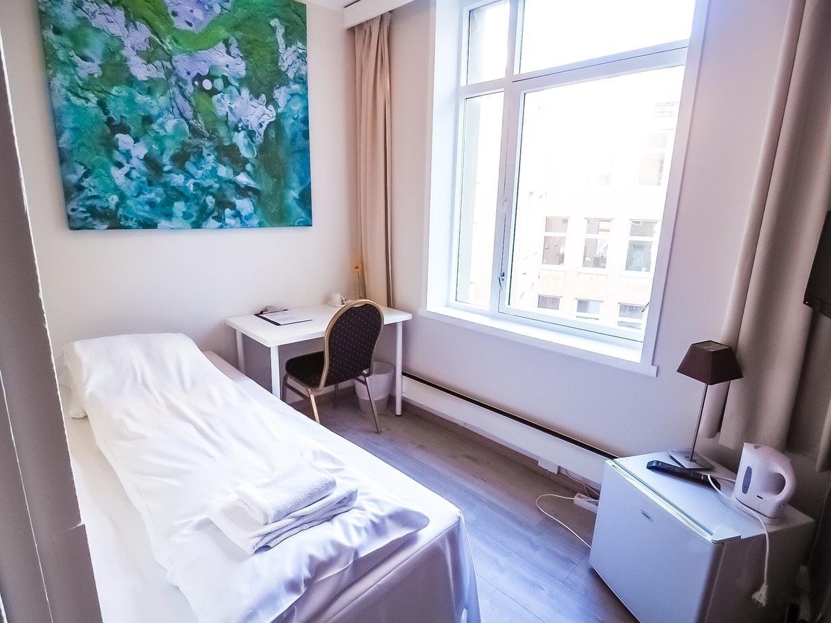 Single Room,794439720:JPEG