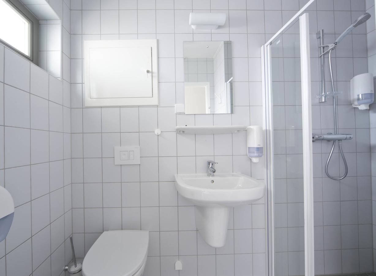 Single Room Bathroom,1589456662:JPEG