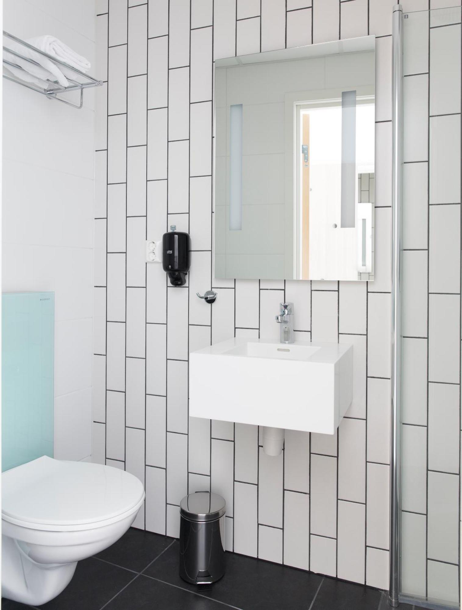 Single Room,682921455:JPEG