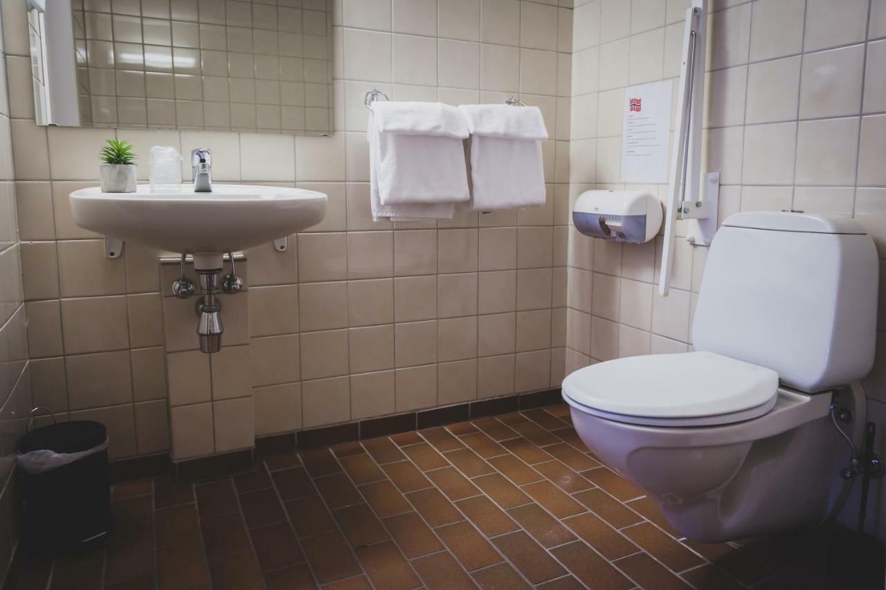 Family Room (2 Adults + 2 Children),1386532097:JPEG