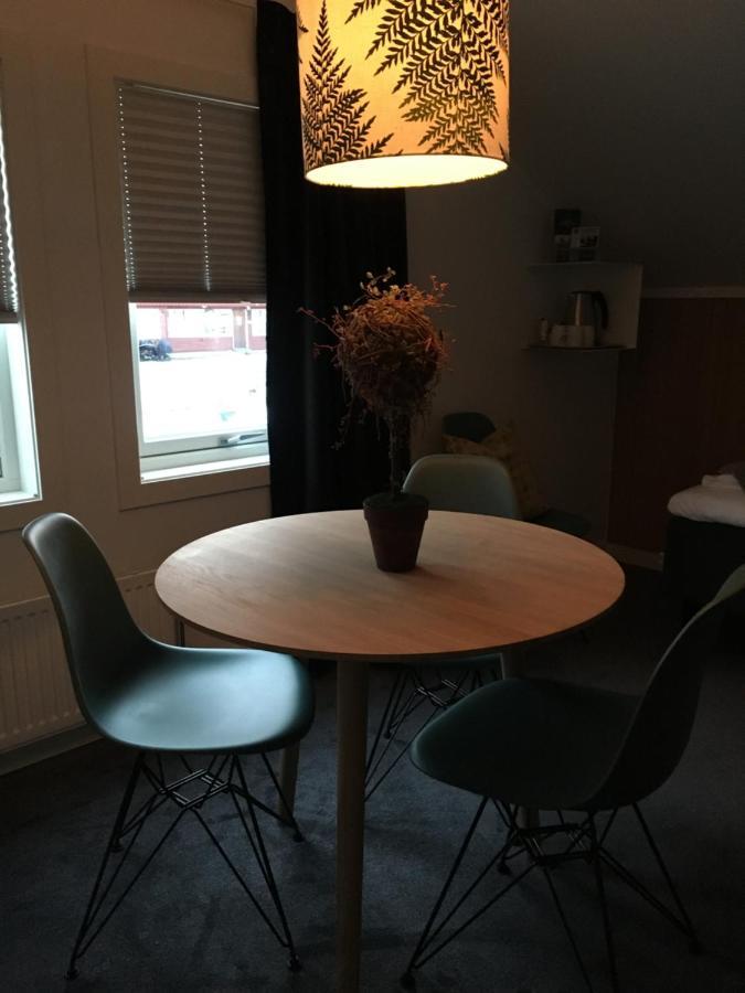 Family Room,1294292041:JPEG