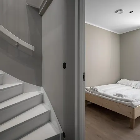Stay L Nygard-3