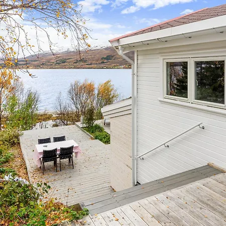 Hakoyvegen 151 Lodge With 2 Bedrooms , Waterfront , Tromso-3