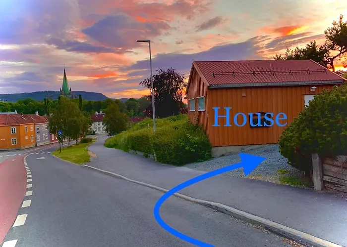 Private House-Terrace-Garden -Parking-Wifi-Smarttv Villa Trondheim