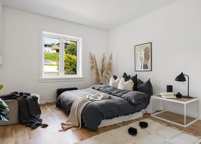 Praktfull Sjoeiendom Med Naust Og Brygge! Villa Bergen
