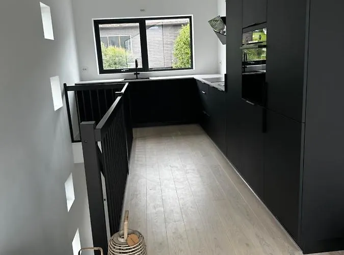 Tromso Central Guest House With Parking