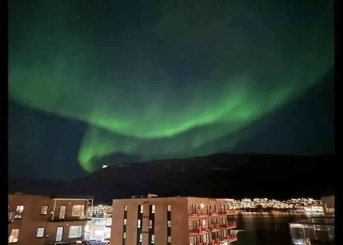 Tromso Central Guest House With Parking