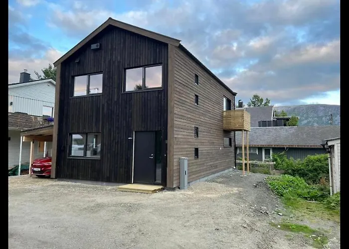 Tromso Central Guest House With Parking