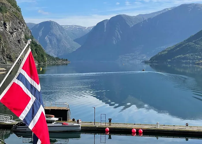 Svingen Guesthouse - Panoramic Fjord Views In Flåm