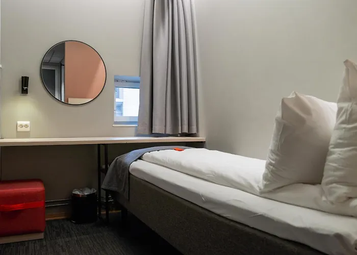 Oslo hotels near The Royal Palace
