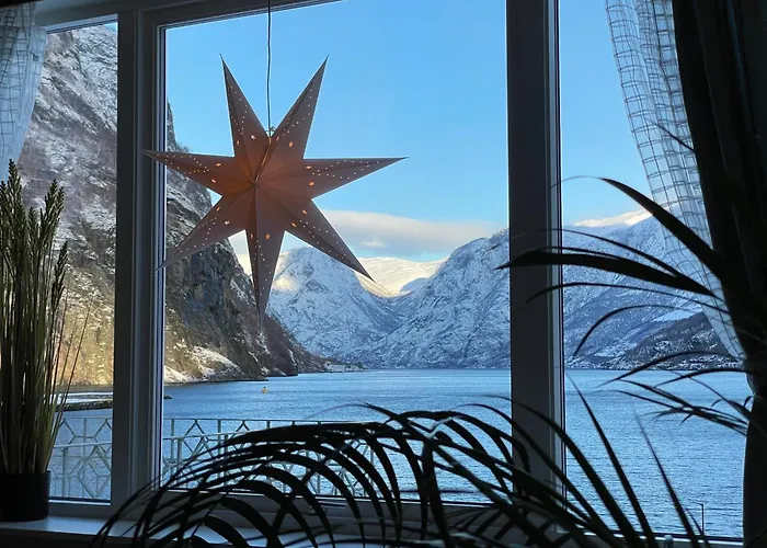 Svingen Guesthouse - Panoramic Fjord Views In Flåm